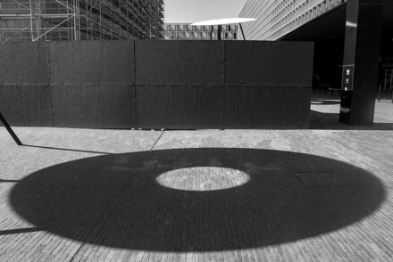 Großer_Schatten_Gudde_Vol_Ingo_Maurer_sw_RAF